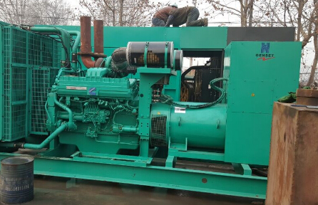 射阳发电机组如何判断水冷式机油散热器内部是否需要清洗？